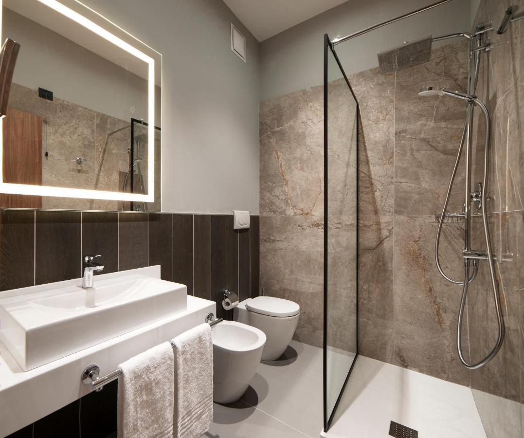 Radisson Hotel Nola Naples מראה חיצוני תמונה